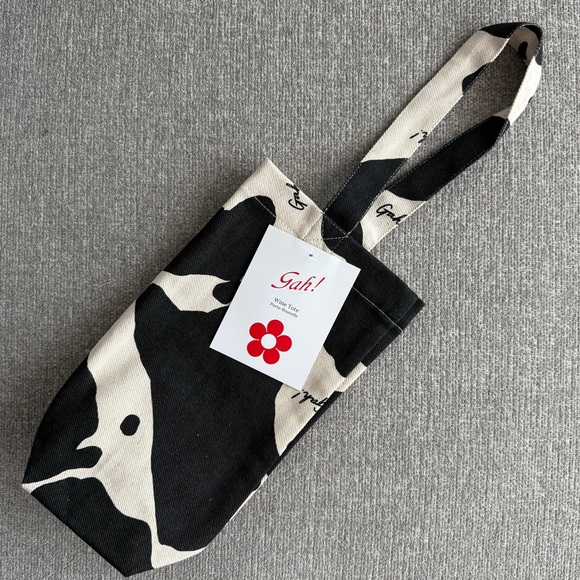 Lisa Says Gah canvas wine tote in cow print - Picture 4 of 4